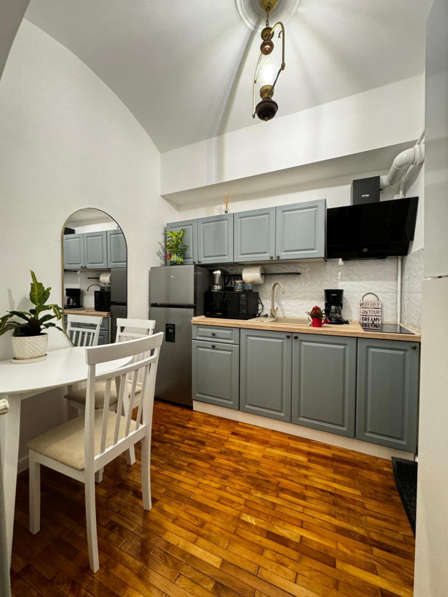 Balcescu Apartment *